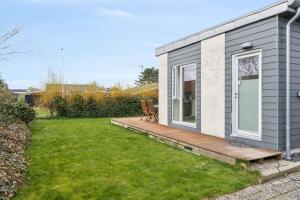 Modern Summer House With Fantastic Skylight,