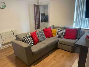 WV1 Budget Contractor Stays- 5 Beds - Discounts ok - Wednesfield