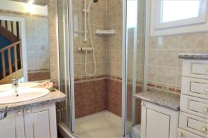 Villas Maison avec jardin, grande veranda, WIFI a ST QUAY-PERROS - Ref 880 : photos des chambres