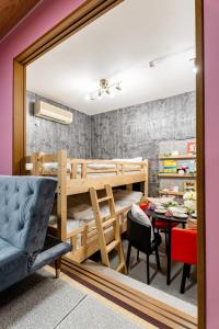 19 mins walk to tsutenkaku Dotonbori nanba 101