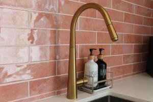 The Woodlands Hideaway - Modern Acreage Guesthouse