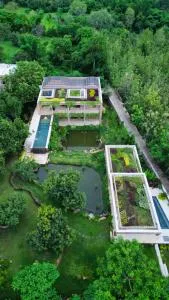 The Sinaba Orchard's Pondhouse - 乌明亚