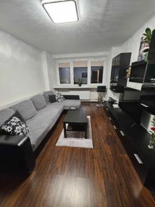 1-bedroom apartment on the 5th floor, 8-min trainride from old town