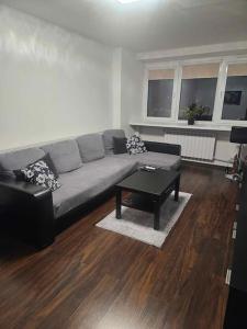 1-bedroom apartment on the 5th floor, 8-min trainride from old town