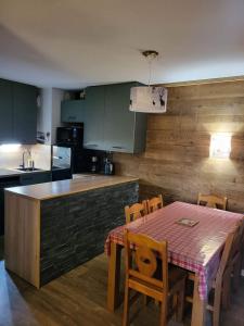 Appartements Valmeinier 1800 Front de neige et piscine d ete : photos des chambres