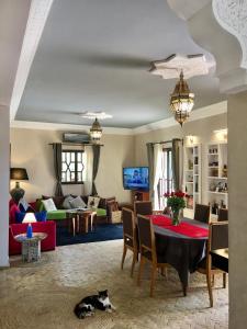 VILLA ALWAN BARAKA - Sans vis à vis, Piscine chauffée, Hammam, Personnel