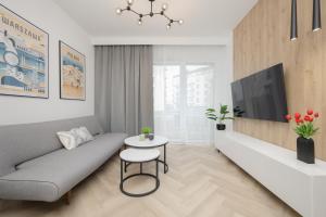 Przytulny Apartament z Parkingiem i Tarasem w Warszawie by Noclegi Renters
