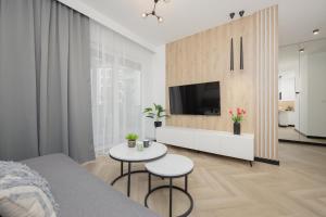 Przytulny Apartament z Parkingiem i Tarasem w Warszawie by Noclegi Renters