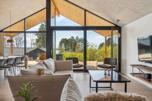 Impressive Holiday Cottage, By The Helsnæs Bay!