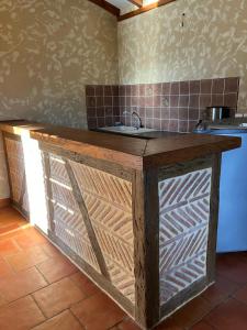 Maisons de vacances Cottage with swimming pool, pool house and view ! : photos des chambres
