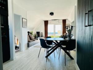 Seaview Dreams Luxury 2 bedroom apartment with amazing views and balcony BY NAMASTE ELITE