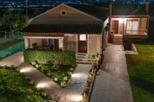 Small Garden by Studio Spyros