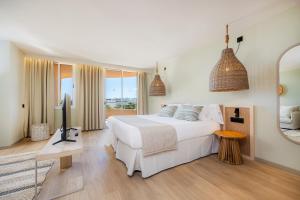 Junior Suite with Balcony room in Marins Cala Nau