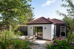 East Lodge, Home Farm