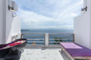 Samuh Sunset Nusa Penida by GenuineHost