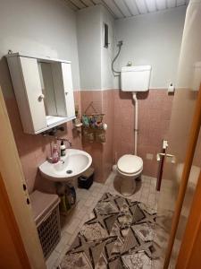 A-D free wi-fi internet, air conditioner,free parking