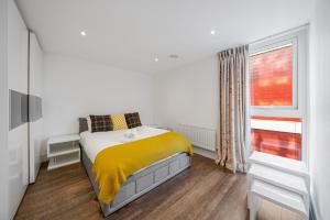 Riverside 1BR with Easy Transport 20min to City Centre