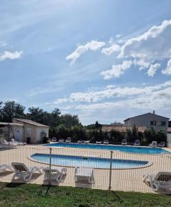 Appartements Lou Olivie, appartement climatise avec piscine aux pieds Alpilles : photos des chambres