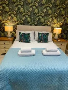 Suite near City, Science Park & Marshalls and close to Riverside walks - CBG