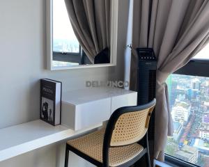 The Luxe - 3 pax - KLCC View - Balcony at 27 floor
