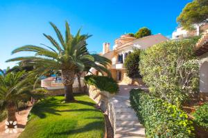 Villa Dauphin by Abahana Villas
