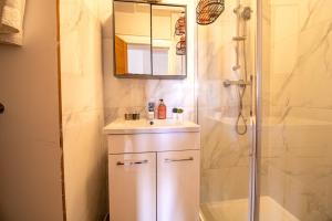 Spacious Studio Apartment on Oxford Street 9GC