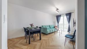 Morelowa, Sun & Snow