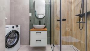 Morelowa, Sun & Snow