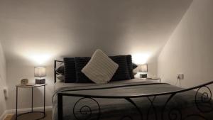 Apartment Sleeps 2 with Wi-Fi