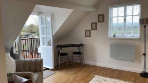 Apartment Sleeps 2 with Wi-Fi