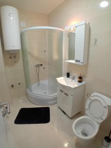 Aqua Studios with Spa & Free Parking