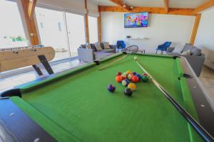 Villas Crazy Villa Luigny 28 - Heated pool - City Stade - 1h20 Paris - 30P : photos des chambres
