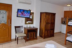 Loretta studio