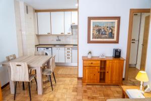 Amplio apartamento exterior junto a HUCA by Renthas