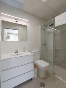 Los Santos 2 Suites, playa a 1 min, 2 Hab, WiFi y Aire acondicionado