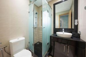 Relax Front Of Pool-Golf-Atlas