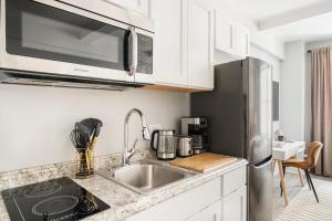 73-1104 New Studio UWS Doorman Gym