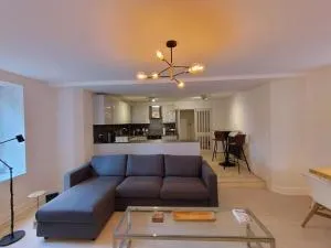 Bijou White Hart Lane - 埃德蒙顿