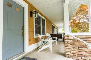 Water Street Retreat - In the heart of Downtown Saugatuck with views of the river!