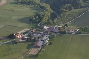 Sonnenhof, Ferienwohnung auf Reitanlage - Hausen im Killertal