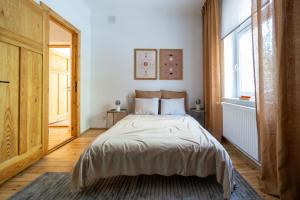 Roomsy Broniewskiego