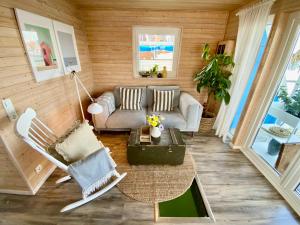 Hausboot Yara am Steg 1D