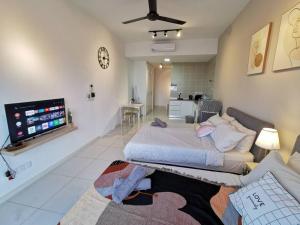 E 2-4pax Studio Near SunwayPyramid 100Mbps Wifi