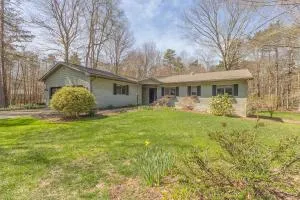 Pure Hygge - 1 block off Lake, Tranquil & Pet Friendly - Glenn