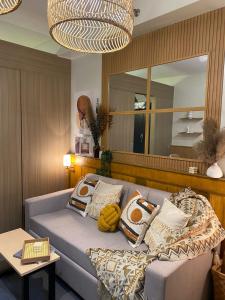 Aesthetic walking distance to MOA,near NAIA AIRPORT with NETFLIX,MINIVIDEOKE,BOARDGAMES-DUXE3