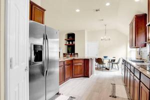Westside Contemporary 3Bd 2B near Toyota Stadium