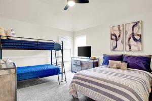 Westside Contemporary 3Bd 2B near Toyota Stadium