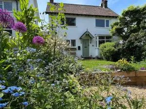 Charming Hedgehog Cottage with EV charger - Matlock Bank