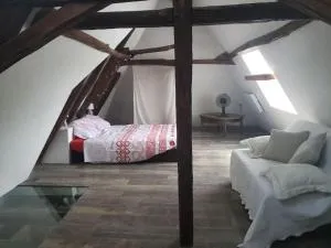 Maison du mur jaune - Cherveix-Cubas