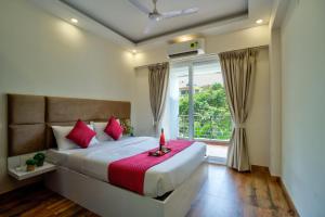 Luxury 2BHK Apartment By Bluewave Hospitality